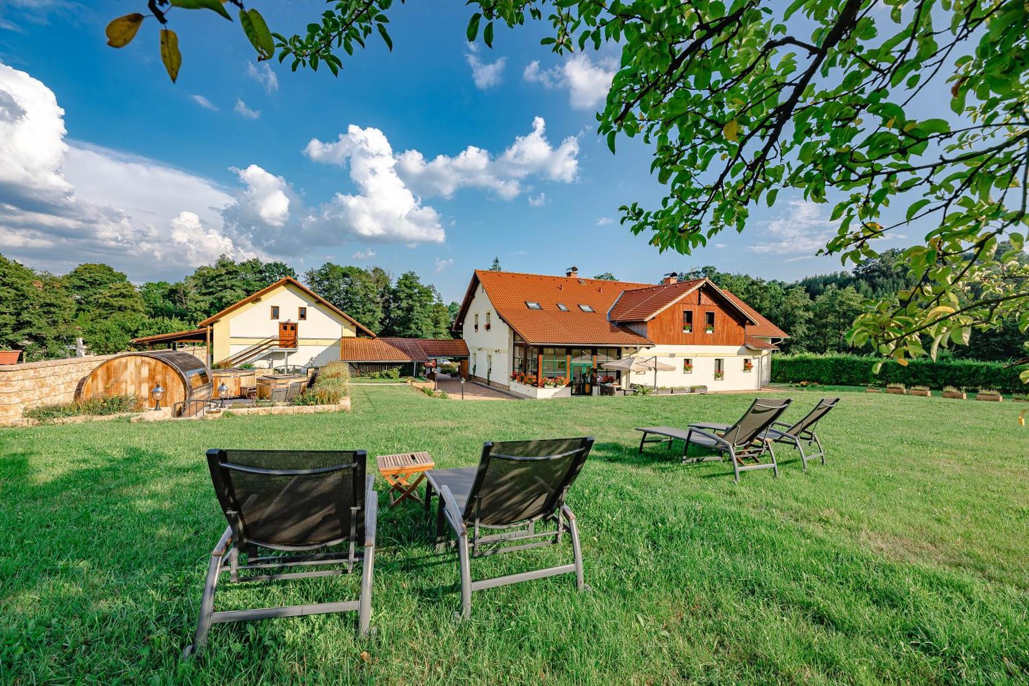 Vencluv Statek Hotel Javornice Kültér fotó