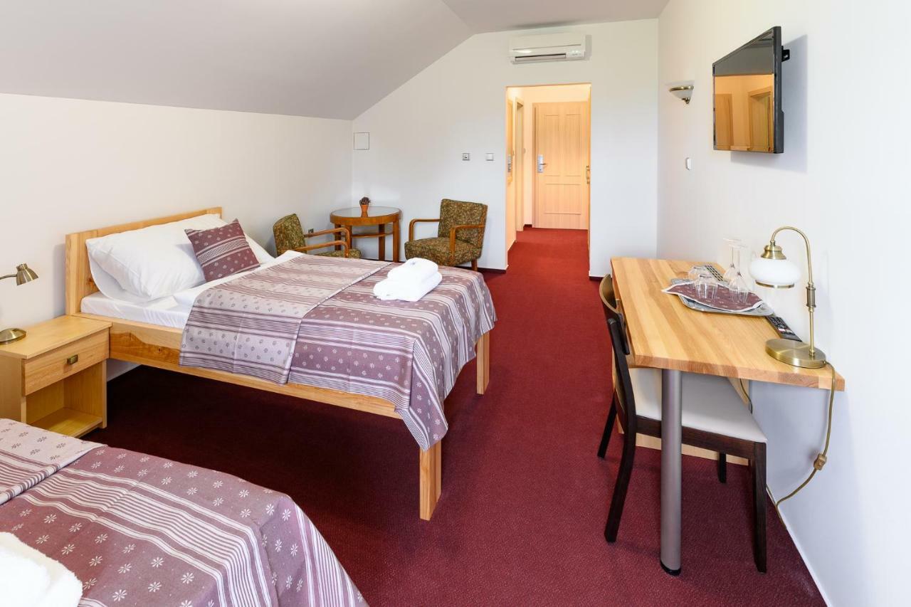 Vencluv Statek Hotel Javornice Kültér fotó