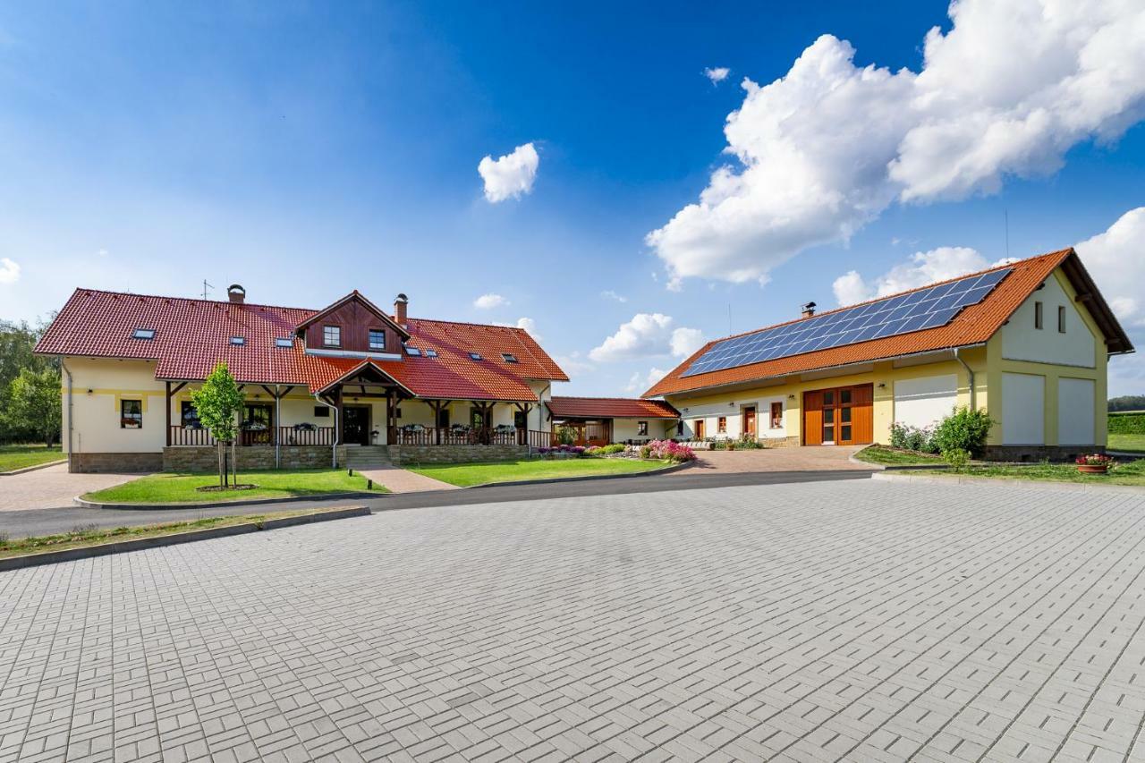 Vencluv Statek Hotel Javornice Kültér fotó