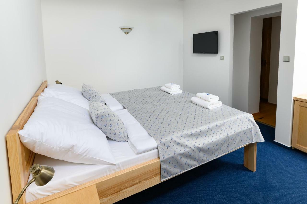 Vencluv Statek Hotel Javornice Kültér fotó